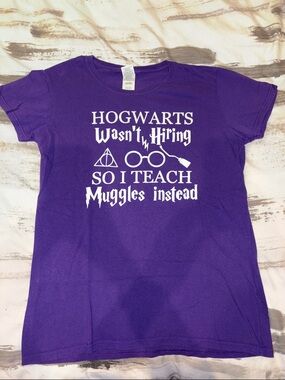 Gildan Purple Short Sleeve Graphic Tee with White Hogwarts Print